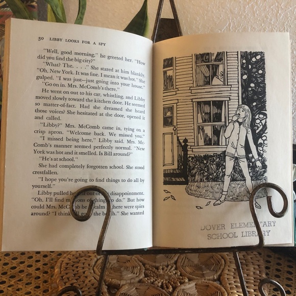 1970 Libby Looks For a Spy Hardback by Catherine Woolley Library Edition USA - Picture 8 of 14